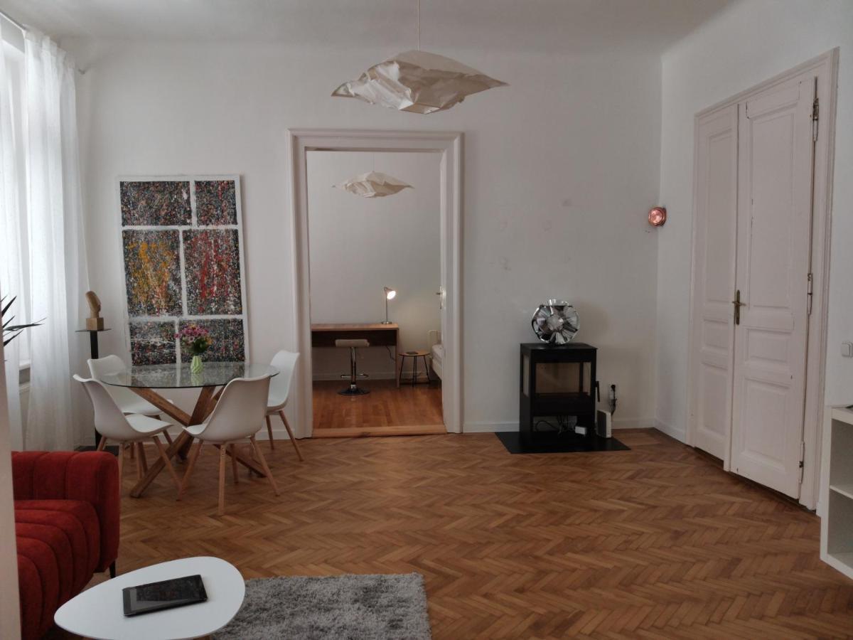Downtown 3 Bdr Charm - Walk To All Attractions Bratislava Exterior photo